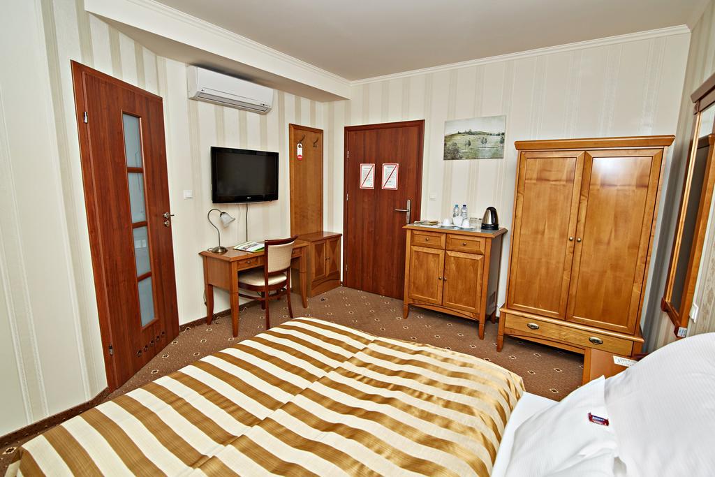 Hotel Ted Radomsko Pokoj fotografie